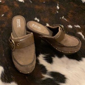 Mossimo Suede Brown Platform Clogs w/ Buckle 7